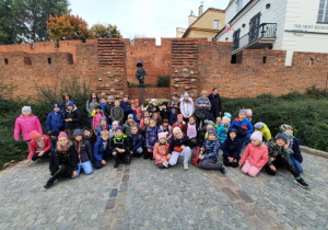 Uczniowie klas I-III zwiedzają Warszawę