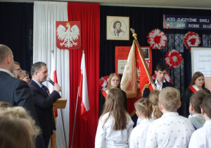 Akademia z okazji Rocznicy Uchwalenia Konstytucji 3 Maja -odśpiewanie hymnu narodowego.