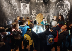 Uczniowie klas I-III zwiedzają miasto Mikołaja Kopernika -Toruń.
