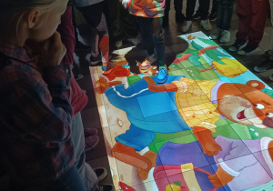 Udział uczniów w grach floorbi Interaktywnej Podłogi