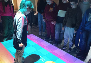 Udział uczniów w grach floorbi Interaktywnej Podłogi