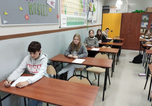 Uczniowie podczas konkursu "Orzeł Matematyczny"